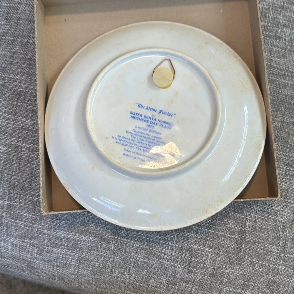 Schmid 1973 Sister Berta Hummel Mother's Day Collectors Plate Vintage‎ with Box